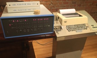 Istoria Fascinantă a Ingineriei Calculatoarelor: De la Originile Sale Până la Era Modernă
